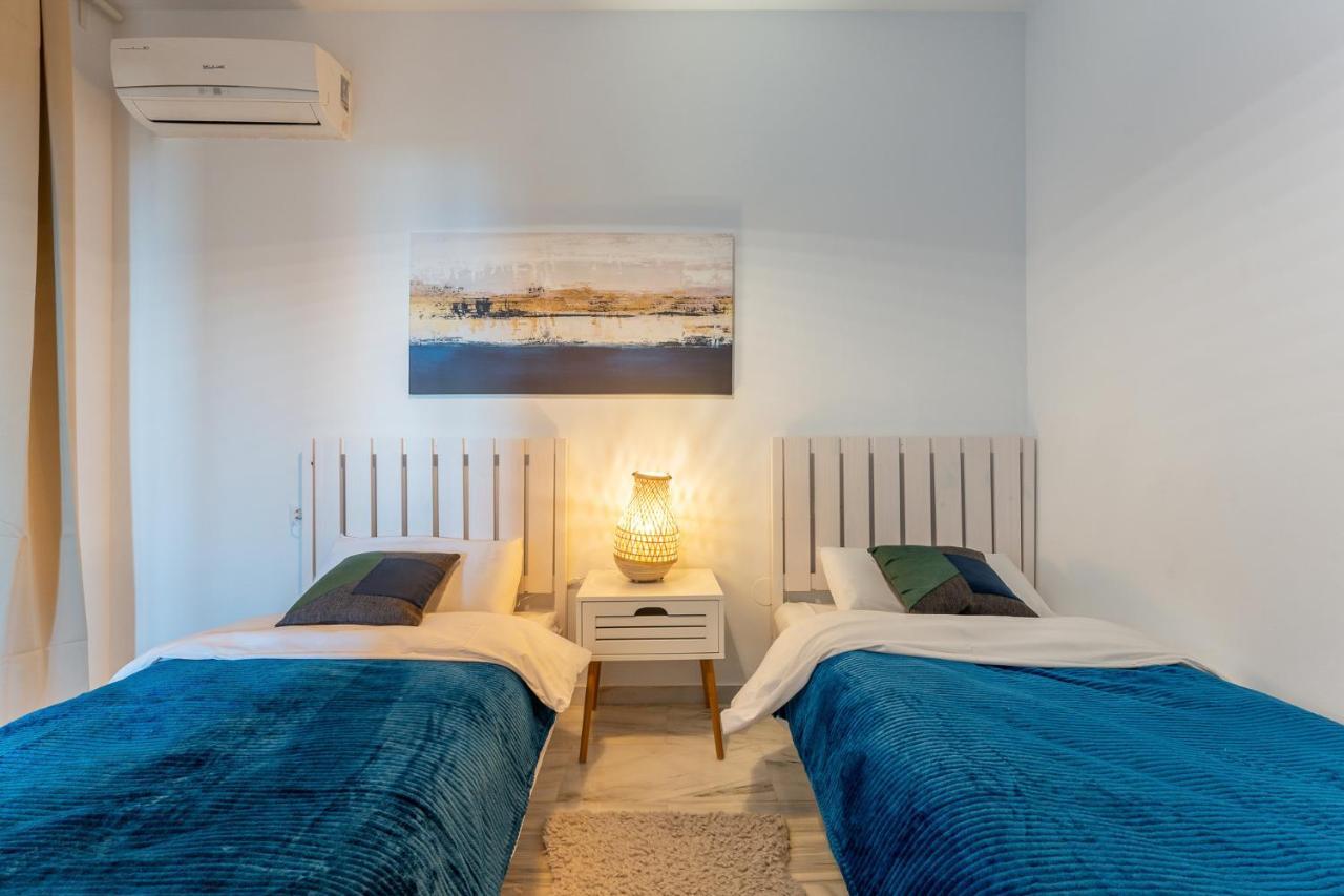 Benalmadena Beachfront Retreat Big Balcony And City Sea Views Lejlighed Eksteriør billede