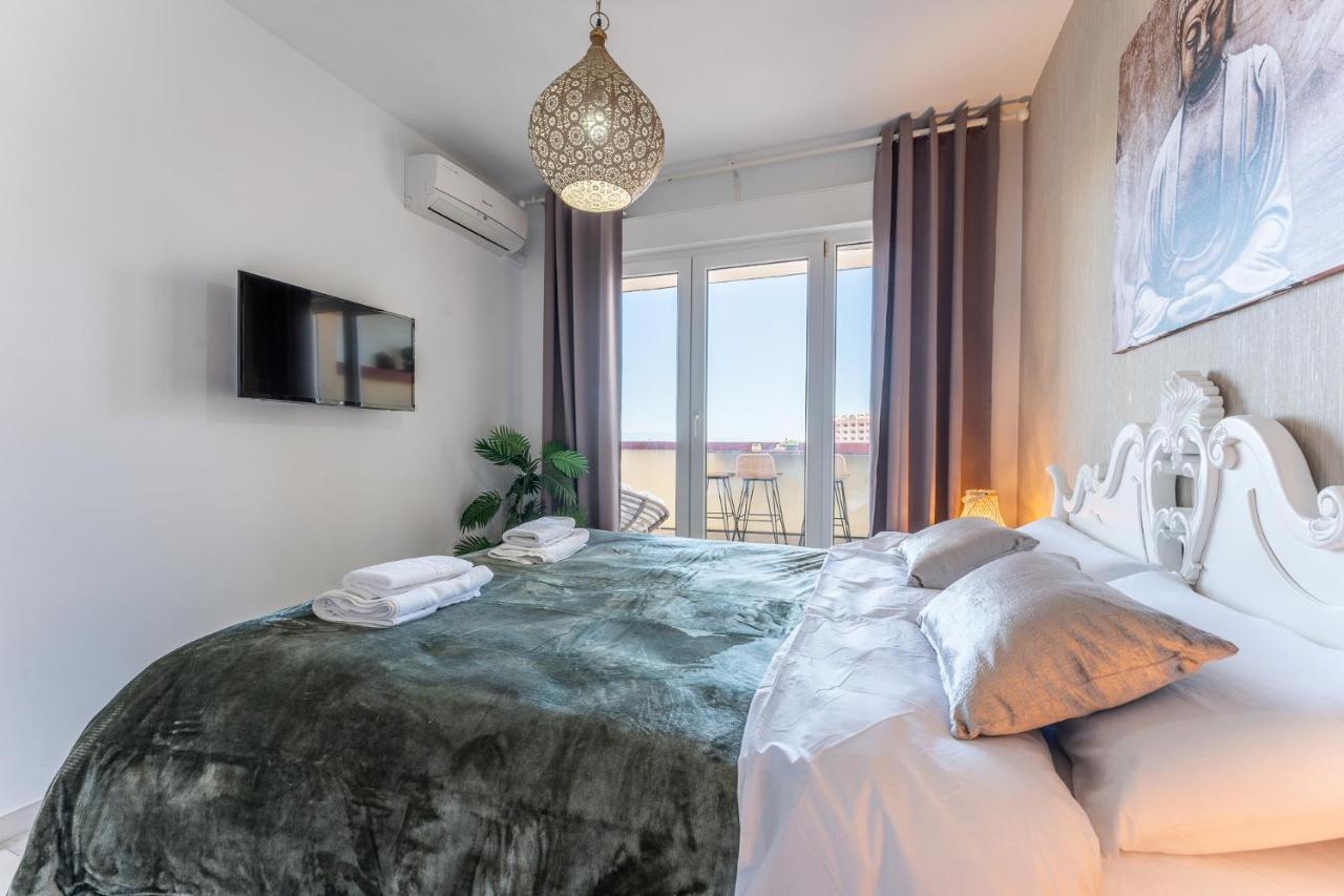 Benalmadena Beachfront Retreat Big Balcony And City Sea Views Lejlighed Eksteriør billede