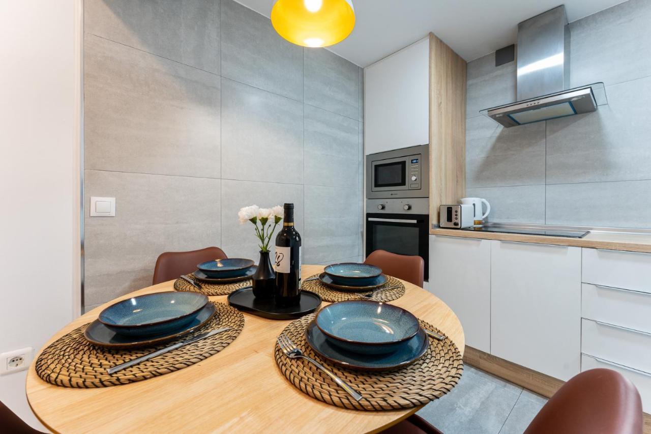 Benalmadena Beachfront Retreat Big Balcony And City Sea Views Lejlighed Eksteriør billede