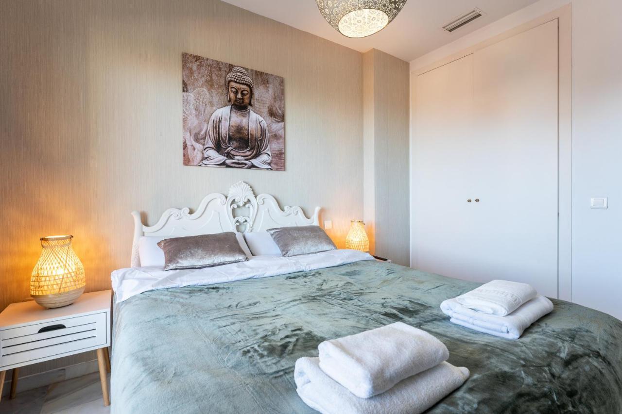 Benalmadena Beachfront Retreat Big Balcony And City Sea Views Lejlighed Eksteriør billede