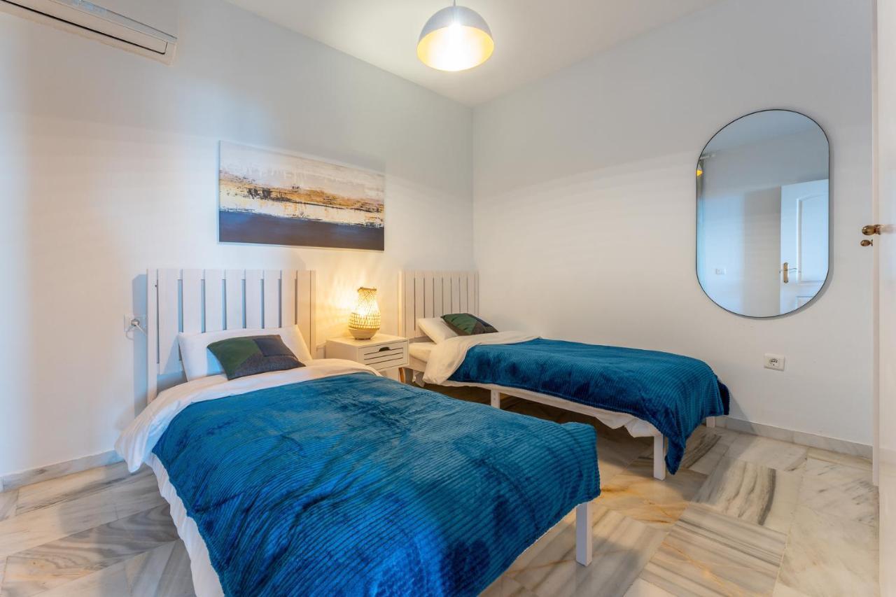 Benalmadena Beachfront Retreat Big Balcony And City Sea Views Lejlighed Eksteriør billede