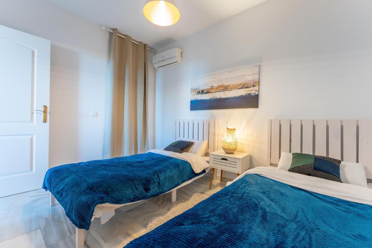 Benalmadena Beachfront Retreat Big Balcony And City Sea Views Lejlighed Eksteriør billede